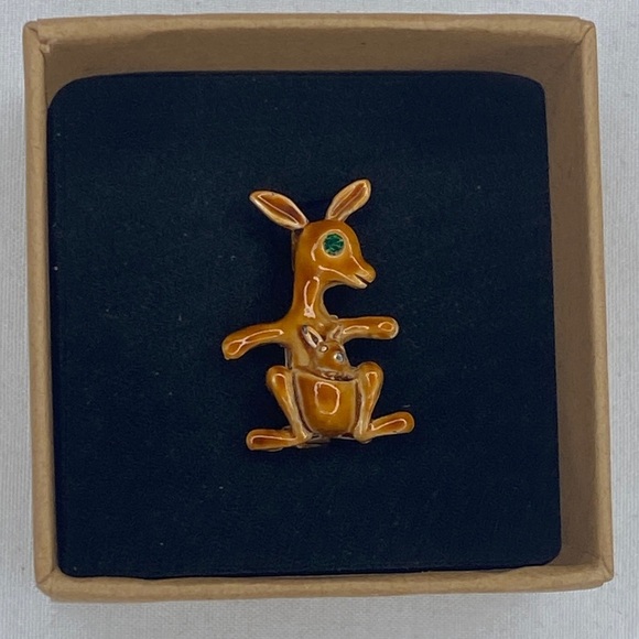 Vintage Brown Enamel Rhinestone-Eye Kangaroo Joey Brooch Pin OS - Picture 15 of 15